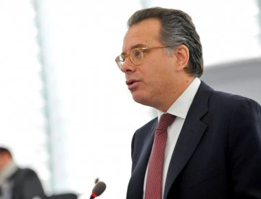 Κουμουτσάκος: «Άμεσες διευκρινήσεις από την Αλβανία για τον θάνατο του ομογενή»